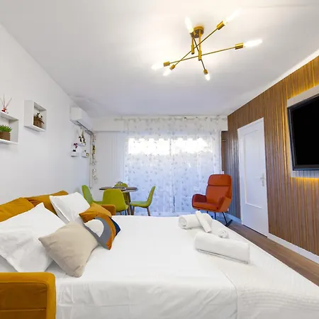 Mozart - Agreable Deux Pieces - Centre - Proche Gare * מנטון